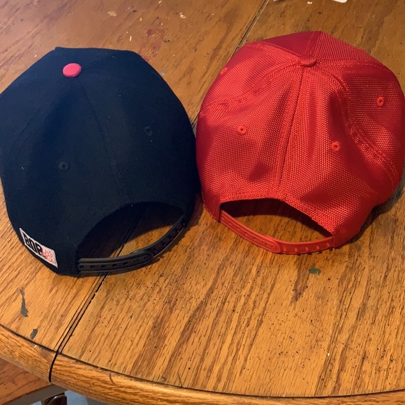 Two DC comics snap backs - Picture 3 of 3